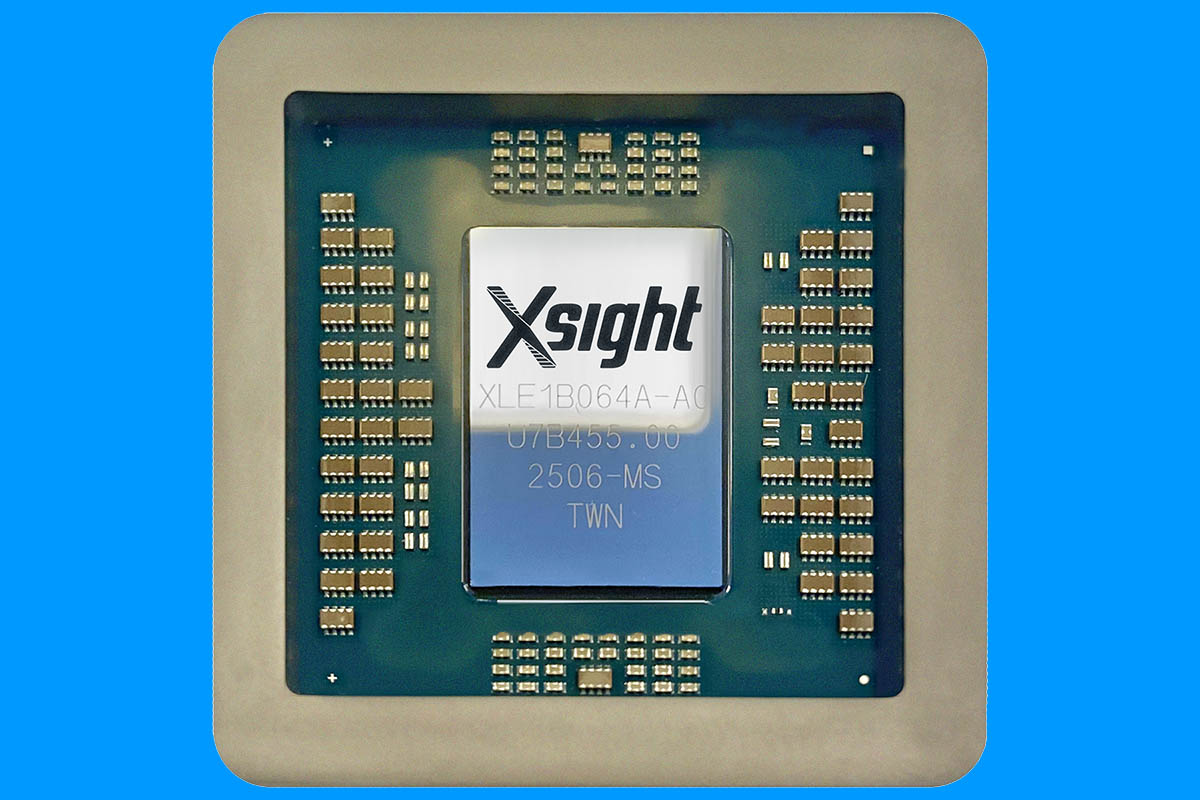 ServeTheHome's tweet card. The new Xsight Labs E1 DPU can offer up to 64 Arm Neoverse N2 cores along with 32 PCIe Gen5 lanes, dual 400Gbps networking and many offloads