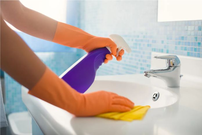 UltraTextual's tweet card. Tu baño podría estar más sucio de lo que piensas. Descubre 5 zonas que casi nunca se limpian y cómo deshacerte de la suciedad.