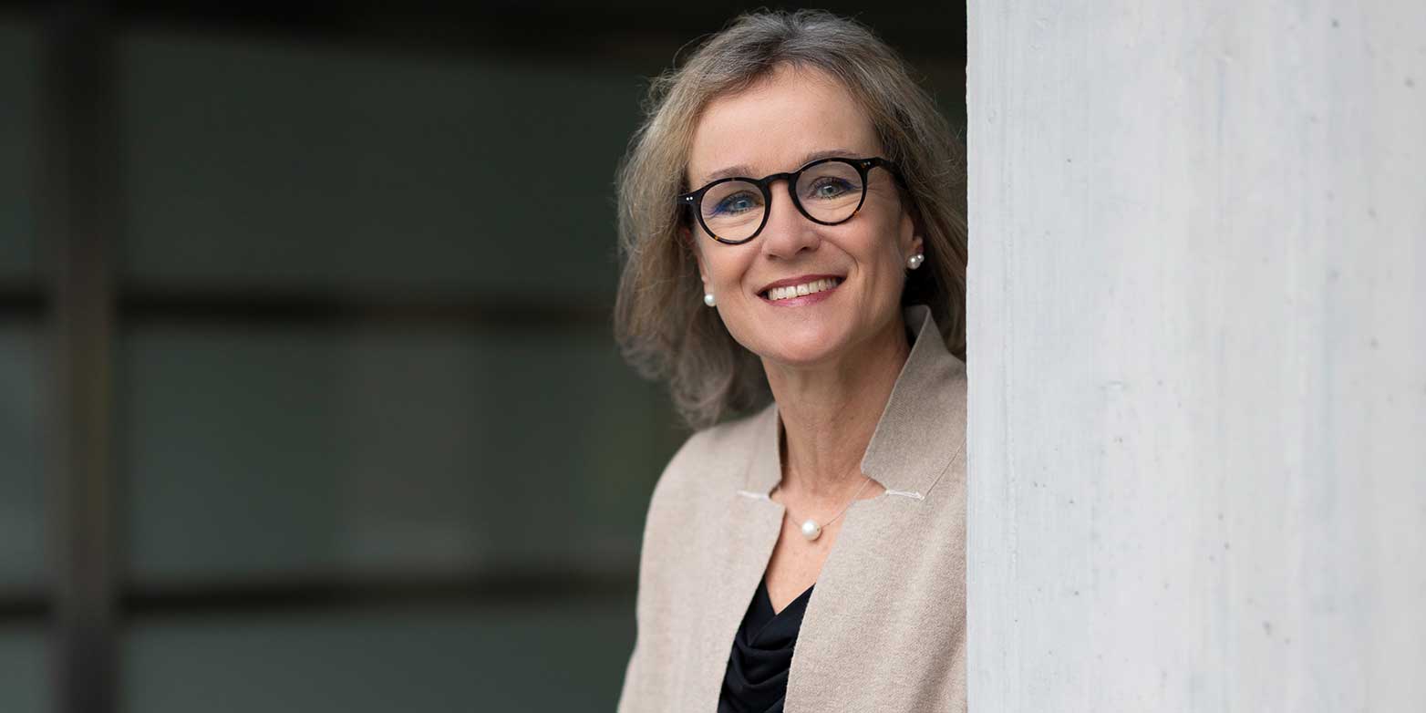ETH's tweet card. Annette Oxenius wird ETH-Vizepräsidentin für Forschung. Ab dem 1. August 2025 übernimmt sie die Verantwortung für die Forschungsentwicklung und -förderung an der ETH Zürich. Die 56-jährige Schweize...