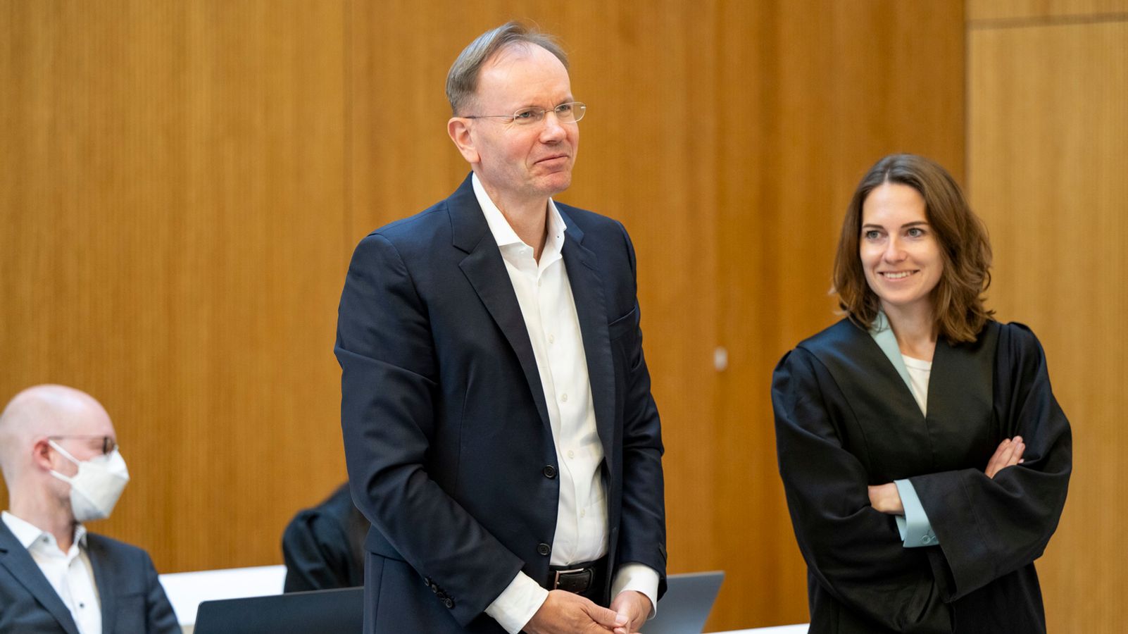 meyerar's tweet card. Zweiter und letzter Vernehmungstag von Insolvenzverwalter Michael Jaffé im Prozess am Landgericht München – und der hatte es in sich: Nach Jaffés Aussage platzte mehreren Prozessbeteiligten der...