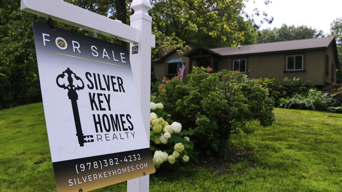 23ABCNews's tweet card. The long-term rate slipped to 6.74% from 6.75% last week, mortgage buyer Freddie Mac said Thursday. A year ago, the rate averaged 6.78%.