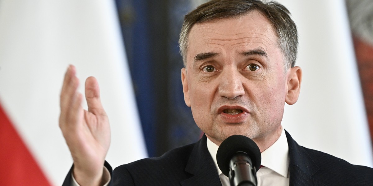 ThemisSedziow's tweet card. Wiceprezes PiS i były minister sprawiedliwości Zbigniew Ziobro ocenił, że powierzenie resortu sprawiedliwości Waldemarowi Żurkowi jest "szyderstwem". Stwierdził, że sędzia pokazał "swoim życiem...