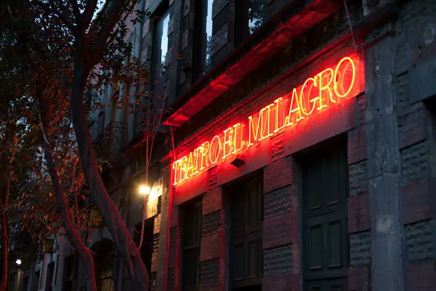mexicond's tweet card. When it comes to musicals, Mexico City and it's Juárez theaters are ready to show you that the capital has just as much as the Big Apple.