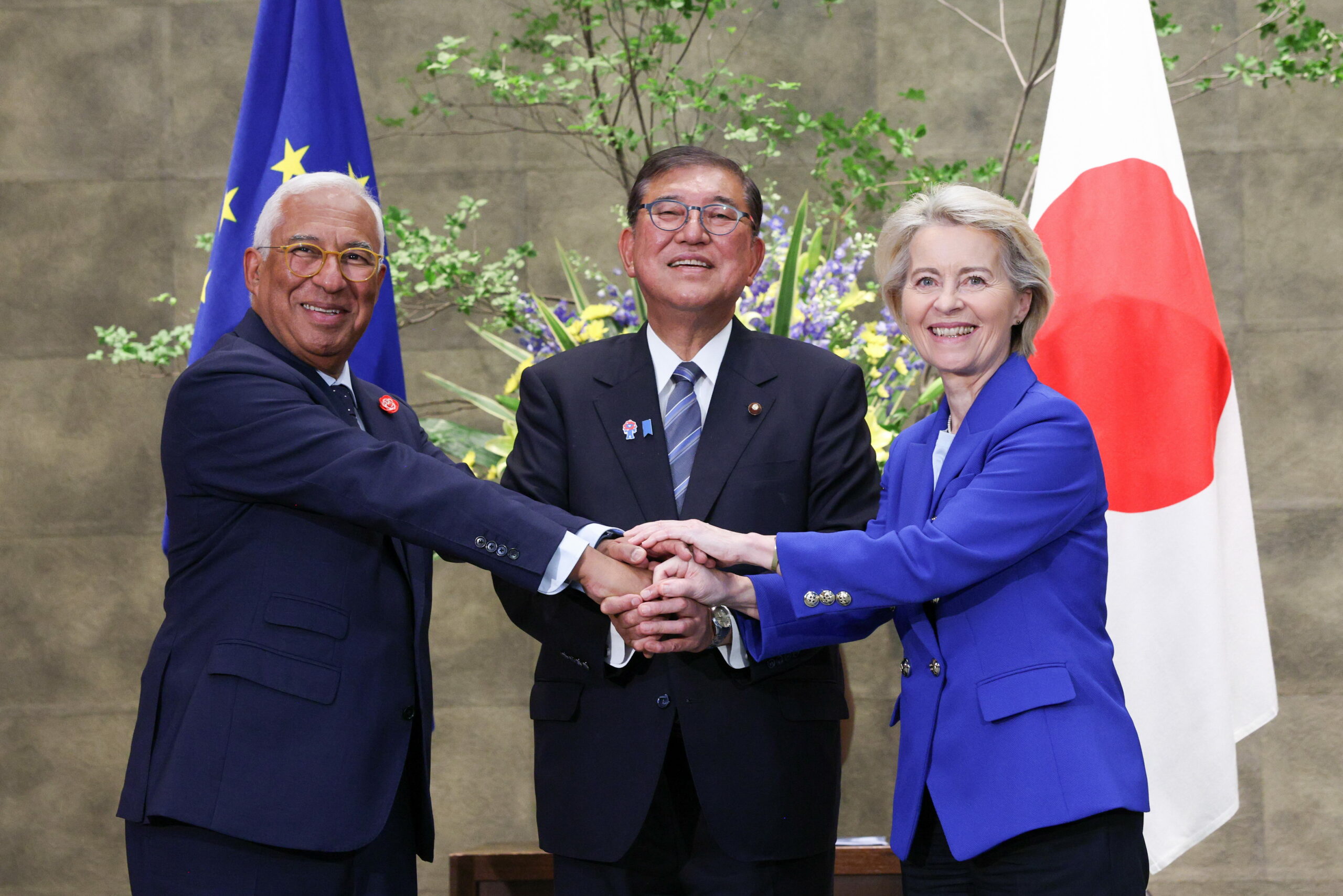 formichenews's tweet card. Non si può dire che a Ursula von der Leyen mancasse l’ottimismo e la speranza quando, tre giorni fa, è salita sul volo che l’ha portata prima in Giappone e poi in Cina. Le cose però, sono andate...