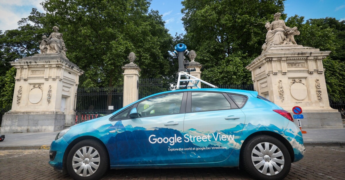 FigaroTech's tweet card. Photographié nu dans sa cour et visible sur Street View, un Argentin indemnisé par Google