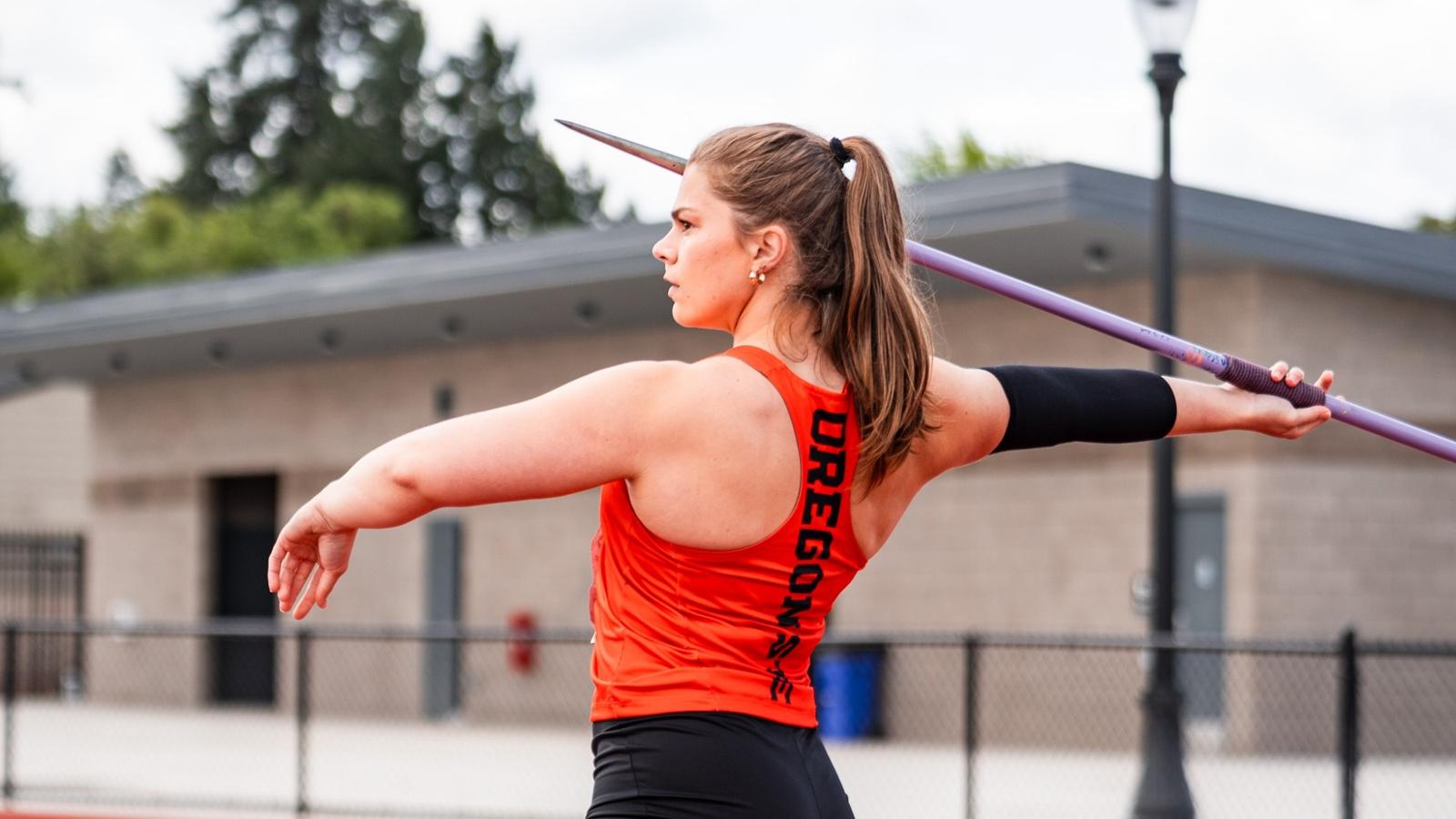 BeaverTFXC's tweet card. Making her first championship appearance, Sara Sanders will represent Oregon State University at the NCAA Championships.