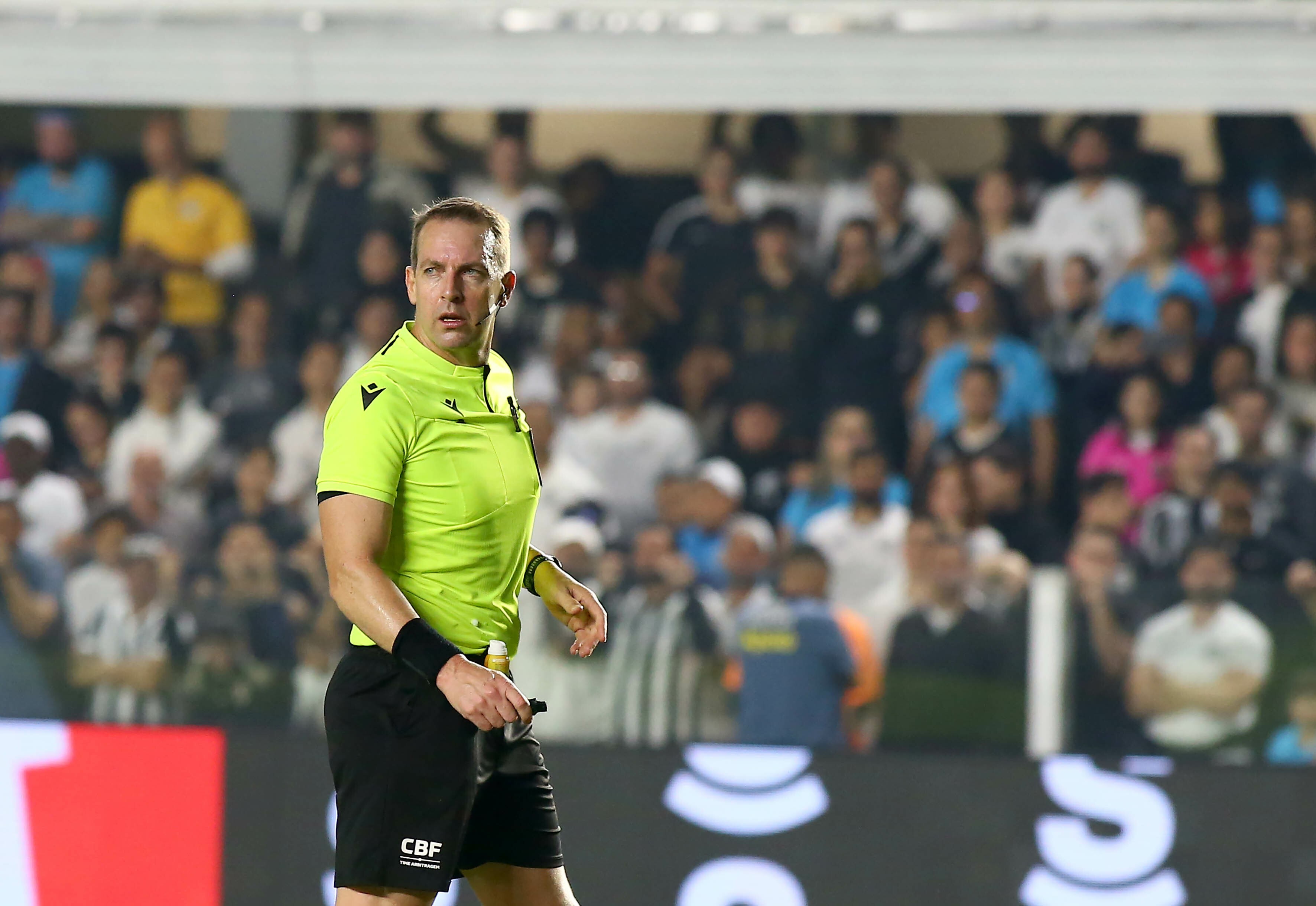 ge_peixe's tweet card. Arbitragem assinalou penalidade máxima após revisar o lance no vídeo; Colorado venceu o Peixe por 2 a 1, fora de casa