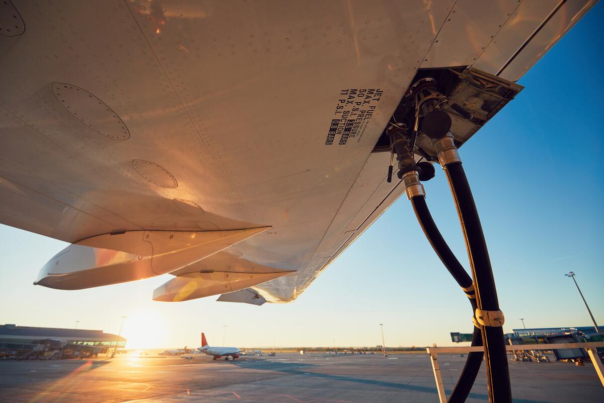 EDFEnergyEX's tweet card. Cleaner jet fuel and stronger carbon price signals can curb aviation’s climate and health impacts. From cutting deadly air pollution near airports to boosting long-term decarbonization, two complem...