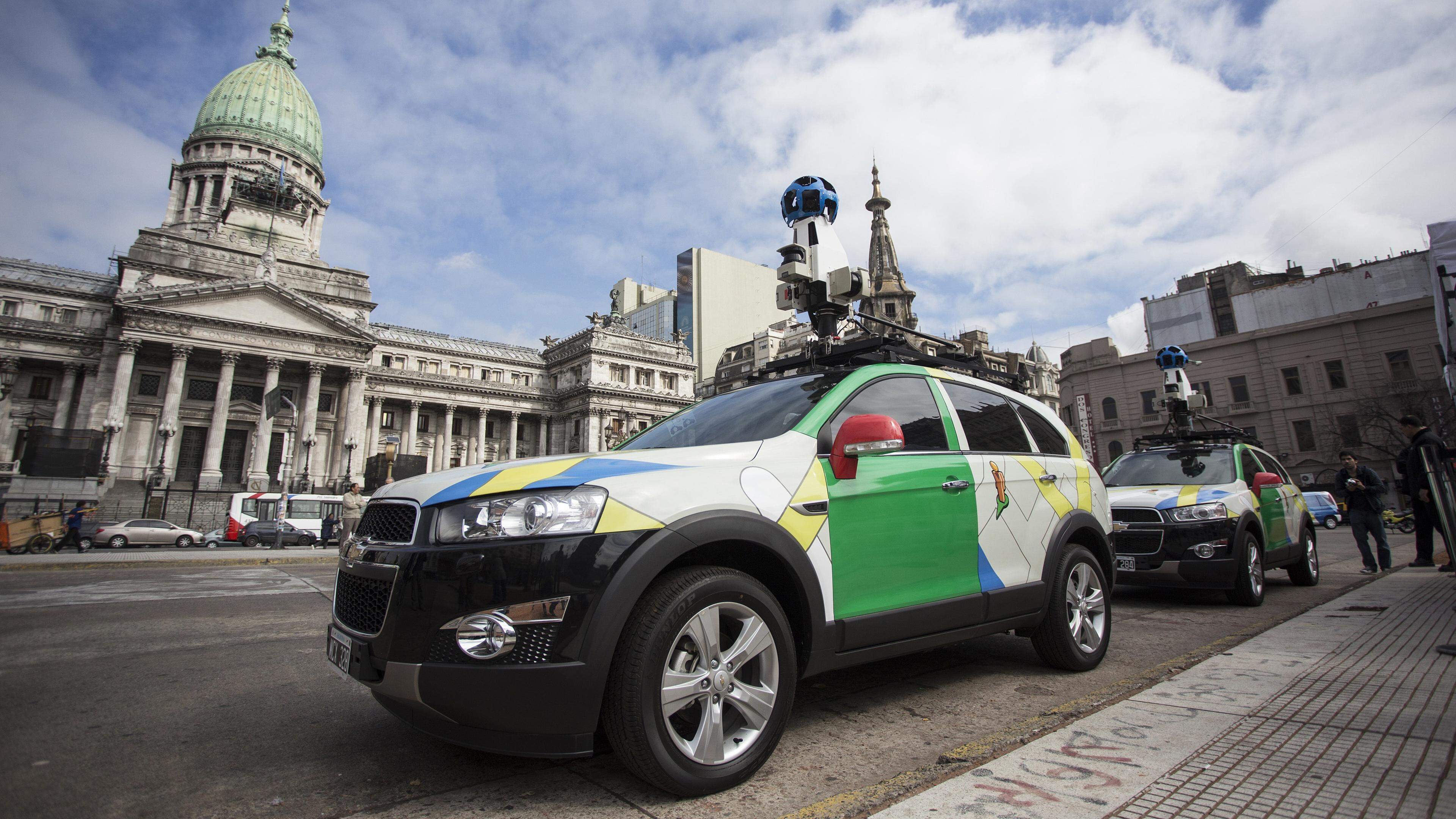 telegraaf's tweet card. Een Argentijn die in zijn blootje in zijn tuin op Google Street View belandde, krijgt een schadevergoeding. Google heeft zijn privacy geschonden en moet hem omgerekend een kleine 11.000 euro betalen,...