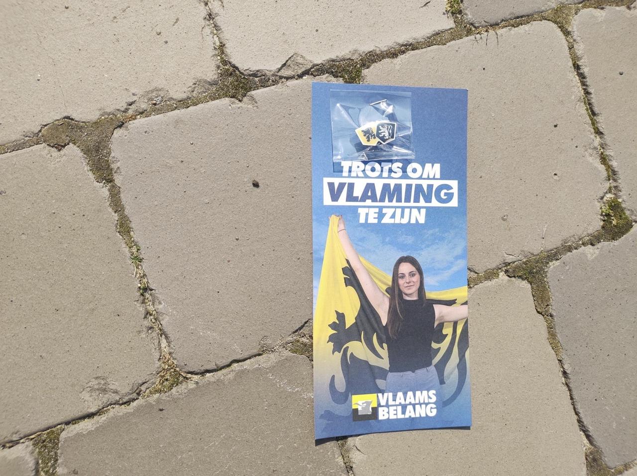 GentVb's tweet card. Naar aanleiding van de Vlaamse feestdag op vrijdag 11 juli zal het Vlaams Belang Gent iedereen die een Vlaamse leeuwenvlag uithangt, verrassen met ...