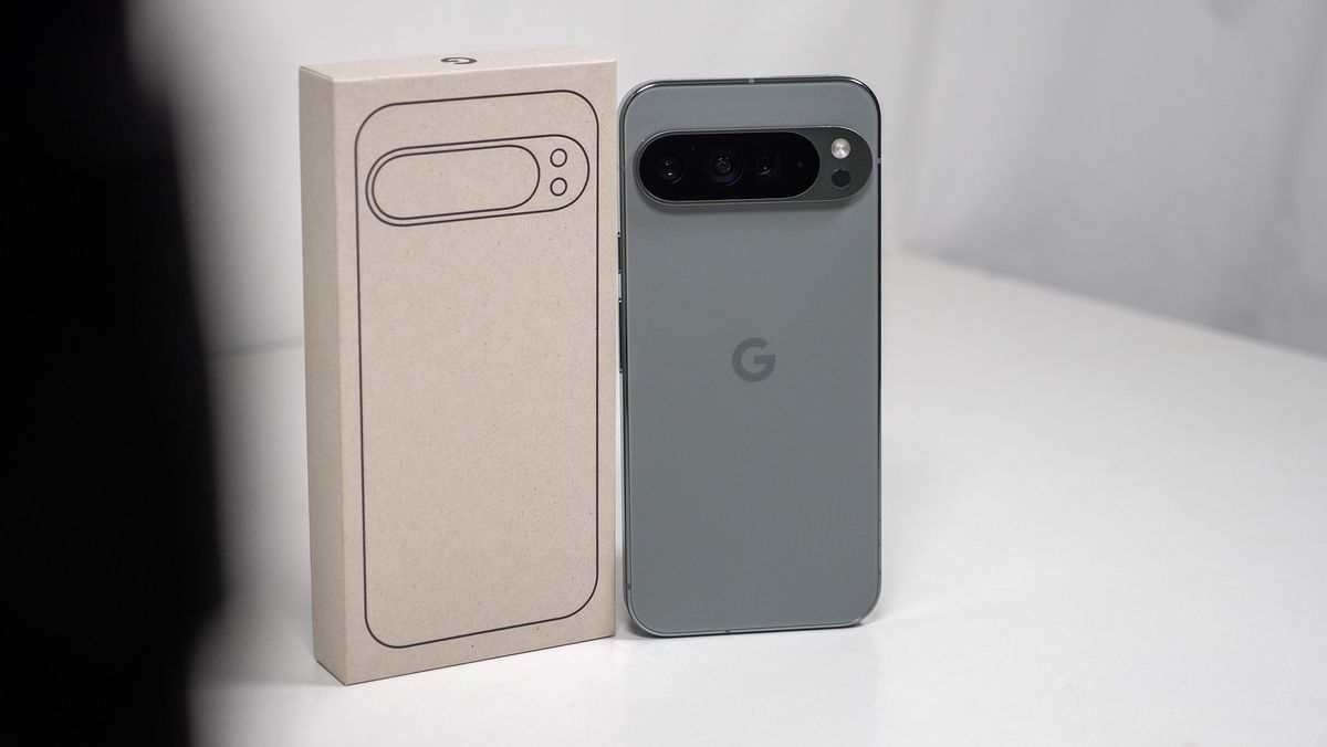 androidcentral's tweet card. It looks like everything's starting to come together for launch.