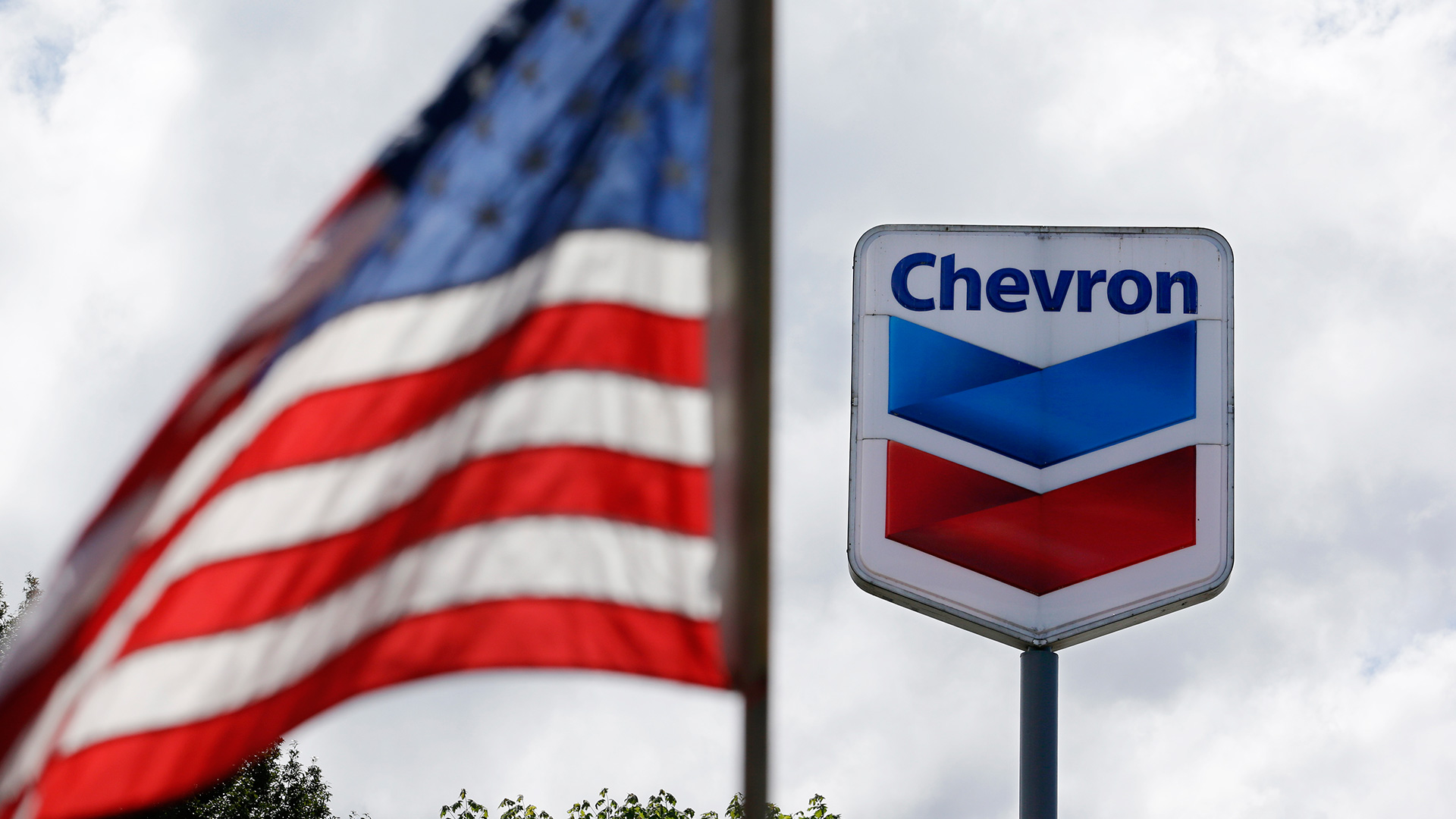 elestimulo's tweet card. Una nueva licencia fue aprobada para que Chevron reanude su actividad con Pdvsa, pero los detalles no son del todo claros