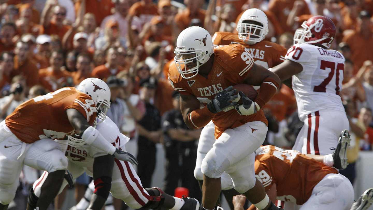 LonghornsSI's tweet card. The Texas Longhorns have announced their 2025 Texas Athletics Hall of Honor class, which includes 10 former athletes from the university. These honorees will be