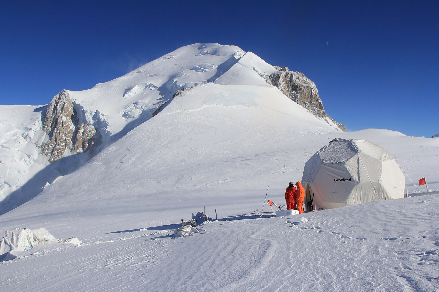 DRIScience's tweet card. The new study, published in the June issue of PNAS Nexus, examines a 40-meter long ice core from Mont Blanc’s Dôme du Goûter. Using radiocarbon dating techniques, the research team found that the...