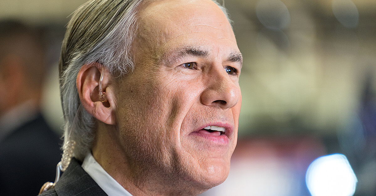 AmericaAdn's tweet card. Casi 700 millones de dólares de subvenciones de los contribuyentes se están concediendo a través de la Ley CHIPS de Texas, que la legislatura aprobó y el gobernador Greg Abbott firmó como ley en 2023