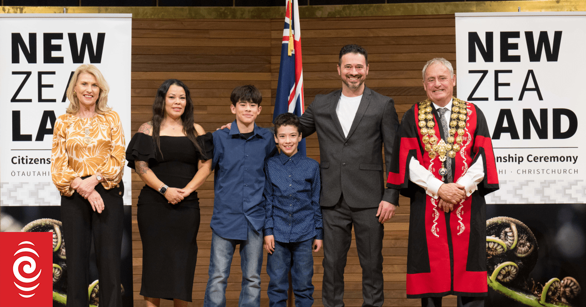 VJMPub's tweet card. The Australian government says between July 2023 and June 2025, more than 92,000 New Zealand citizens applied for Australian citizenship.