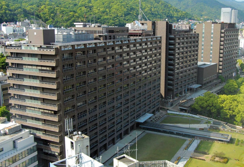 today_gochisou's tweet card. 　兵庫県の告発文書問題で、県内の住民らが、元西播磨県民局長（故人）の職務専念義務に違反した時間分給与として６２万５千円を返還させるよう県に求めた訴訟を巡り、県は１７日、元県民局長の遺族が全額を自主返納したと発表した。納付は１６日付。