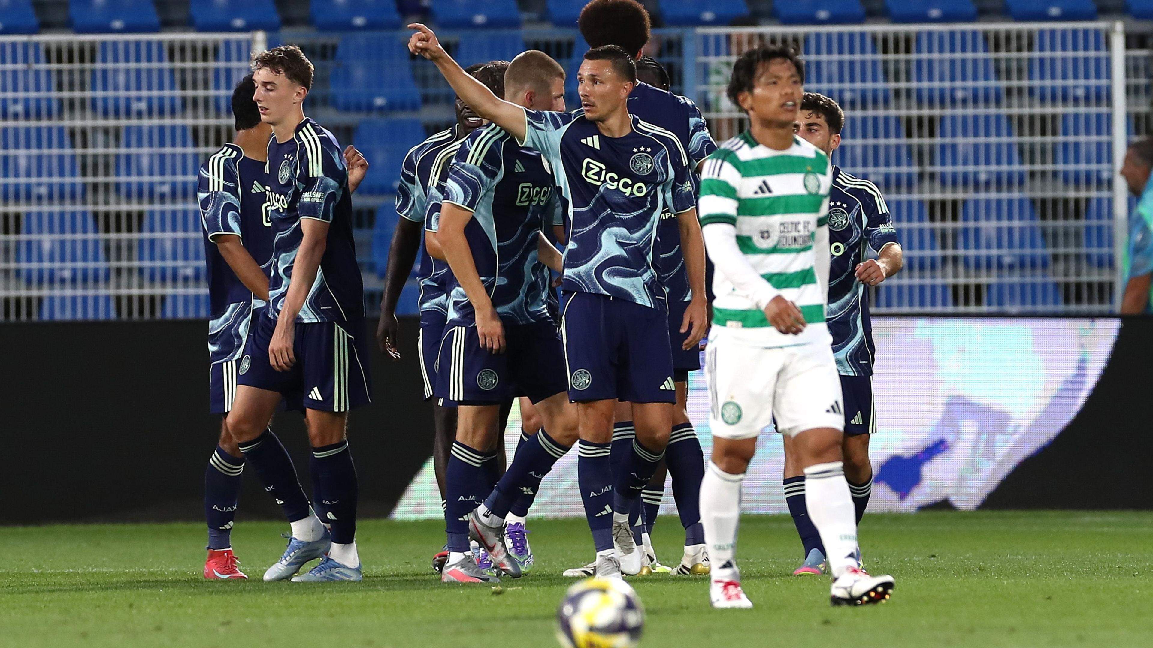 MikeVerweij's tweet card. Ajax heeft zich mede dankzij twee goals van Steven Berghuis geplaatst voor de finale van de Como Cup in Italië. De Amsterdammers bleken bijzonder effectief tegen Celtic, dat voor rust een taaie...