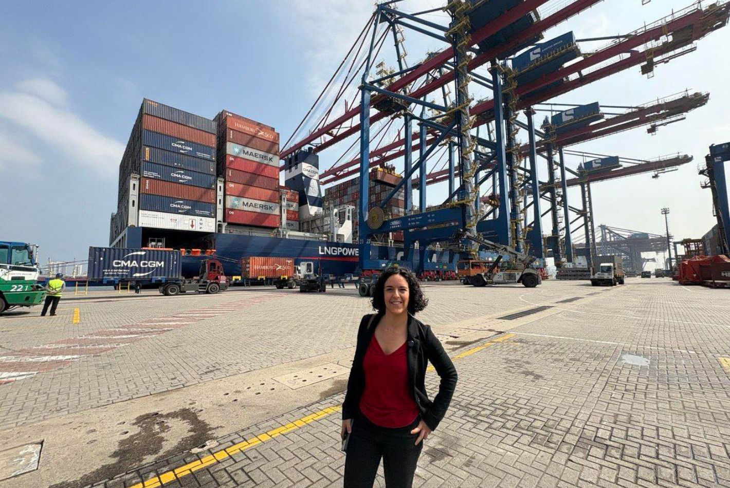 hollebekemichel's tweet card. Son tweet a affolé les réseaux sociaux. La députée européenne Manon Aubry, en voyage au Brésil, s’en est pris au groupe CMA CGM (Compagnie maritime d’affrètement – Compagnie générale maritime) qui,...