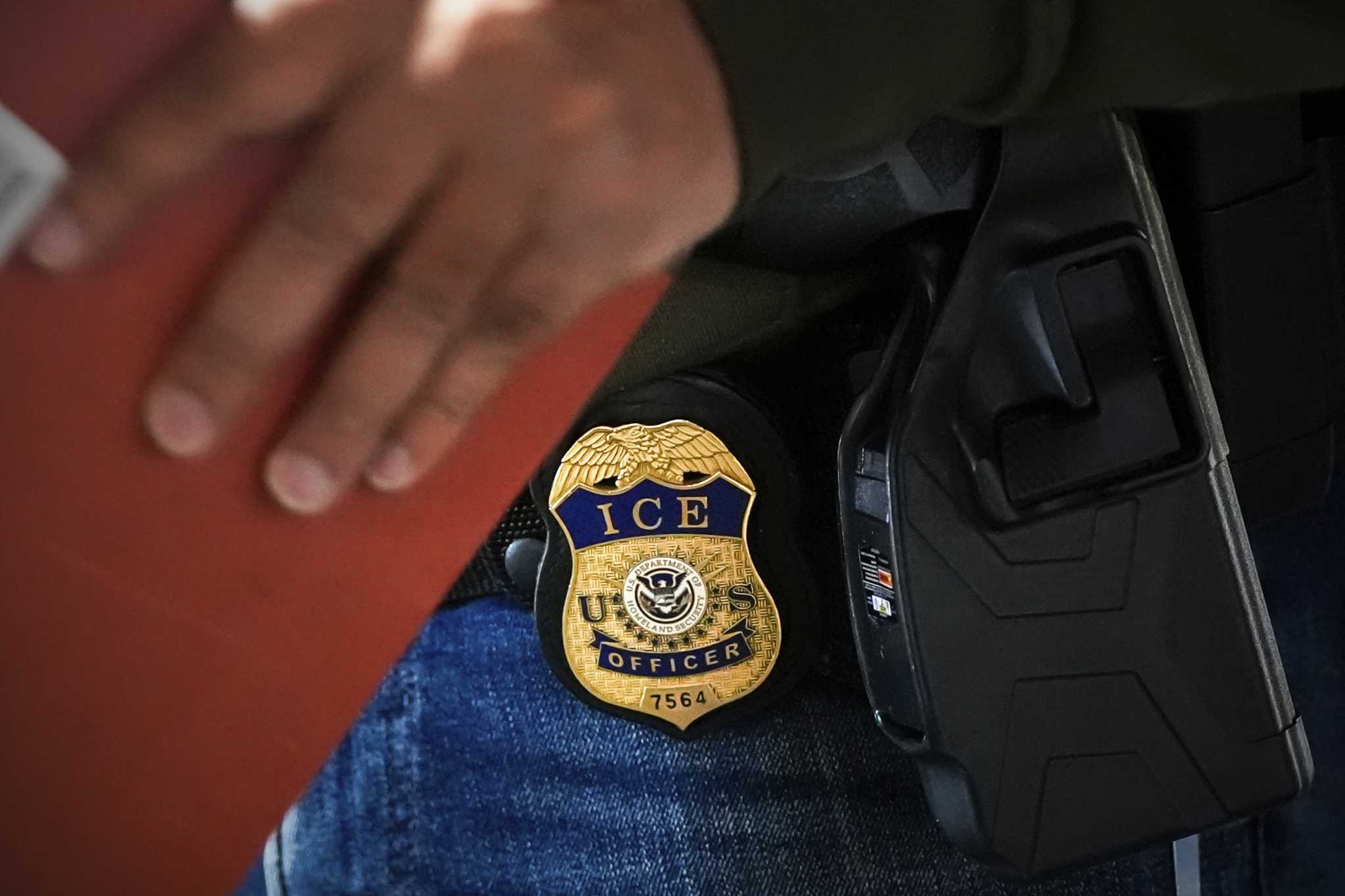alanfossler's tweet card. Houston attorneys and advocates warn undocumented immigrants about VAWA scams by predatory lawyers, risking deportation and financial loss.