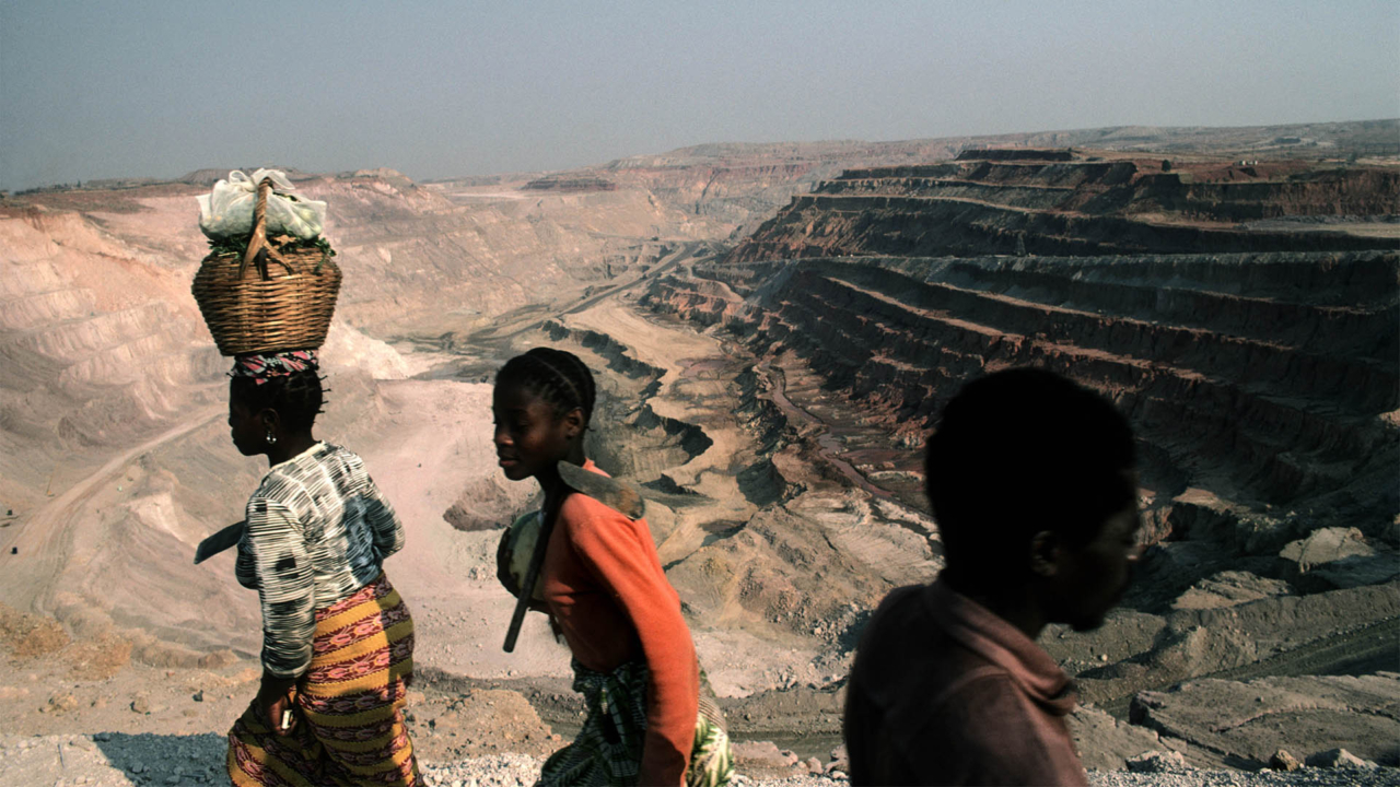 candyofime's tweet card. In the DRC, demand for cobalt to power electric vehicles and renewable energy technologies is leaving behind a toxic legacy.