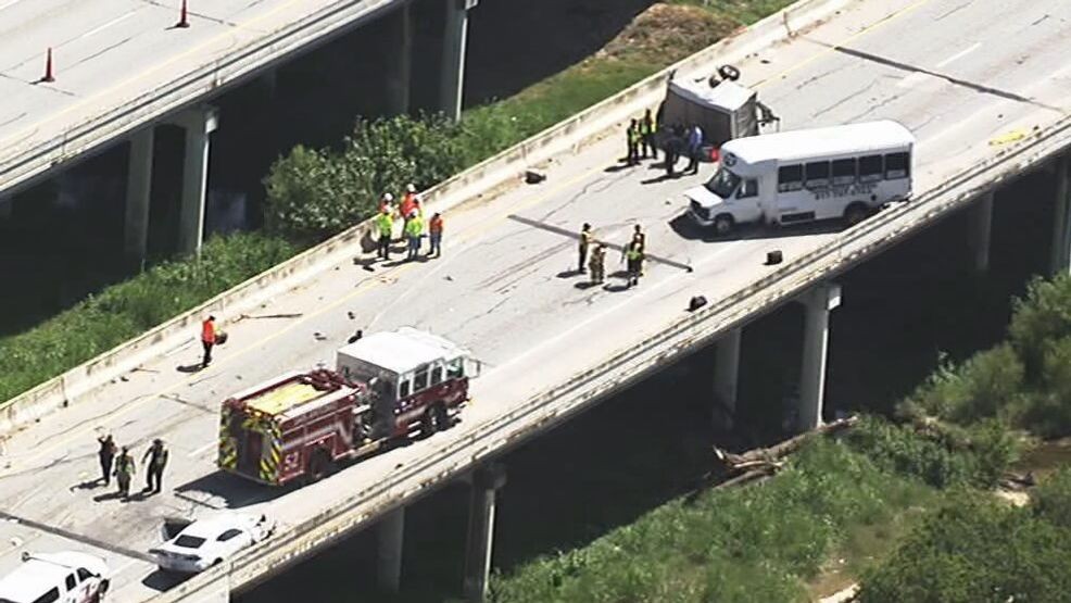 Jonathan_TVNews's tweet card. SAN ANTONIO - A large multi-vehicle crash on a south side highway has left multiple people injured.Around 3 p.m. on Thursday, a major acident w