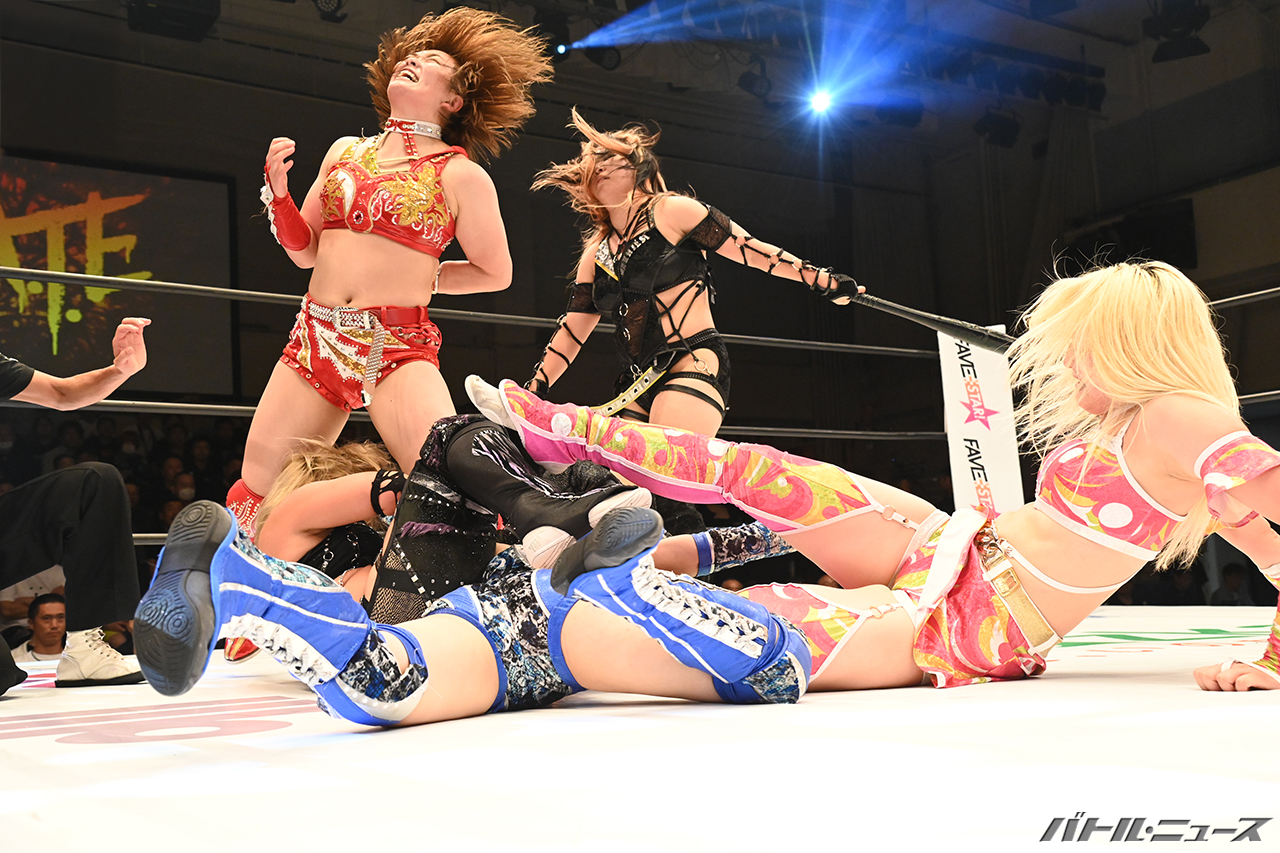 btln's tweet card. 　24日、後楽園ホールにて『STARDOM NIGHTER 2025 in KORAKUEN Jul.』が開催。第6試合では［H.A.T.E.］上谷沙弥＆渡辺桃＆小波vsSareee＆Chi Chi＆...
