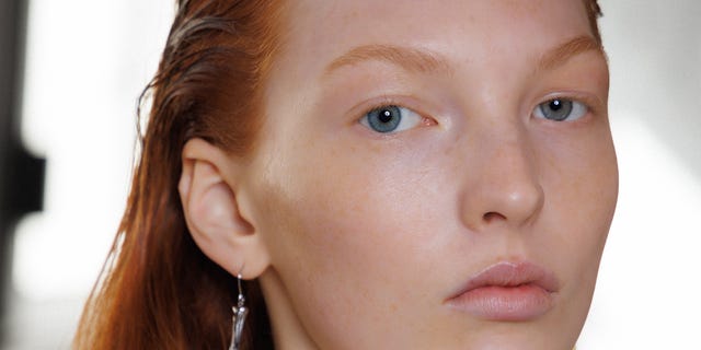 ELLEmagazine's tweet card. Because yes, your skin can be oily and still lack hydration.
