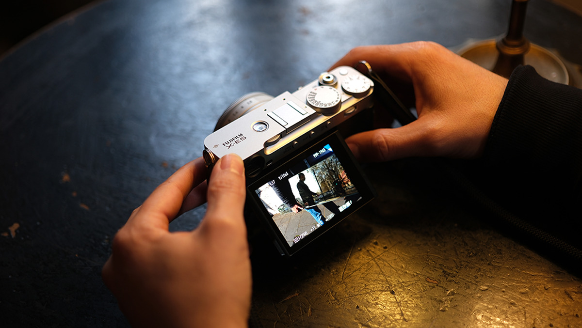 techday_nz's tweet card. Fujifilm launches the compact X-E5 mirrorless camera featuring a 40.2MP sensor, 5-axis stabilisation, and 6.2K video for versatile photography.