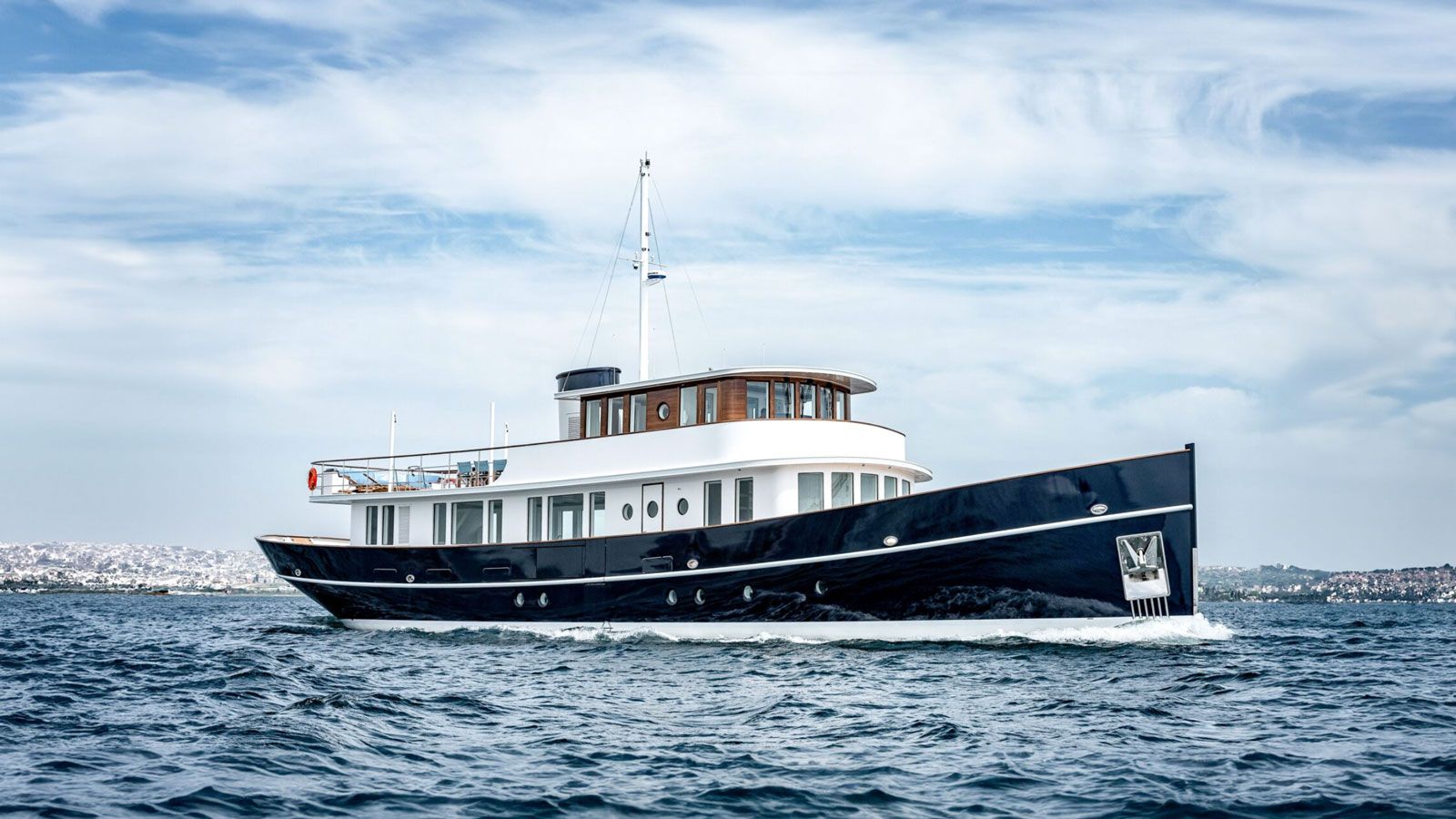 boatint's tweet card. The 32.7-metre modern classic motor yacht Far Niente, which was delivered a year ago in June 2024, has been listed for sale with Classic Charters.