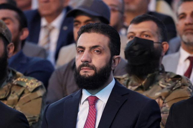 alhurranews's tweet card. بعد أسابيع من سيطرة مسلحين من المعارضة السورية على دمشق، تلقى رجل أعمال كبير اتصالا هاتفيا في ساعة متأخرة من الليل للحضور لمقابلة “الشيخ”. كان العنوان مألوفا، وهو مبنى شهد عمليات ابتزاز…