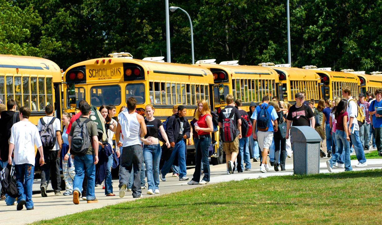 ESBInitiative's tweet card. Students across the country are urging school districts to take climate action by adopting electric school buses that offer both environmental and health benefits.