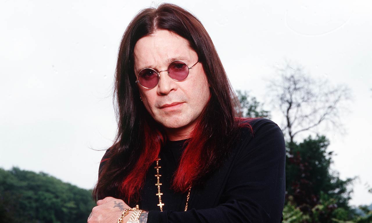 rollingstoneEE's tweet card. En esta entrevista de 2002, Osbourne revela la realidad detrás de su éxito: su infancia, los locos días con Sabbath, las drogas y el alcohol, la muerte de su guitarrista Randy Rhoads en 1982 en un...
