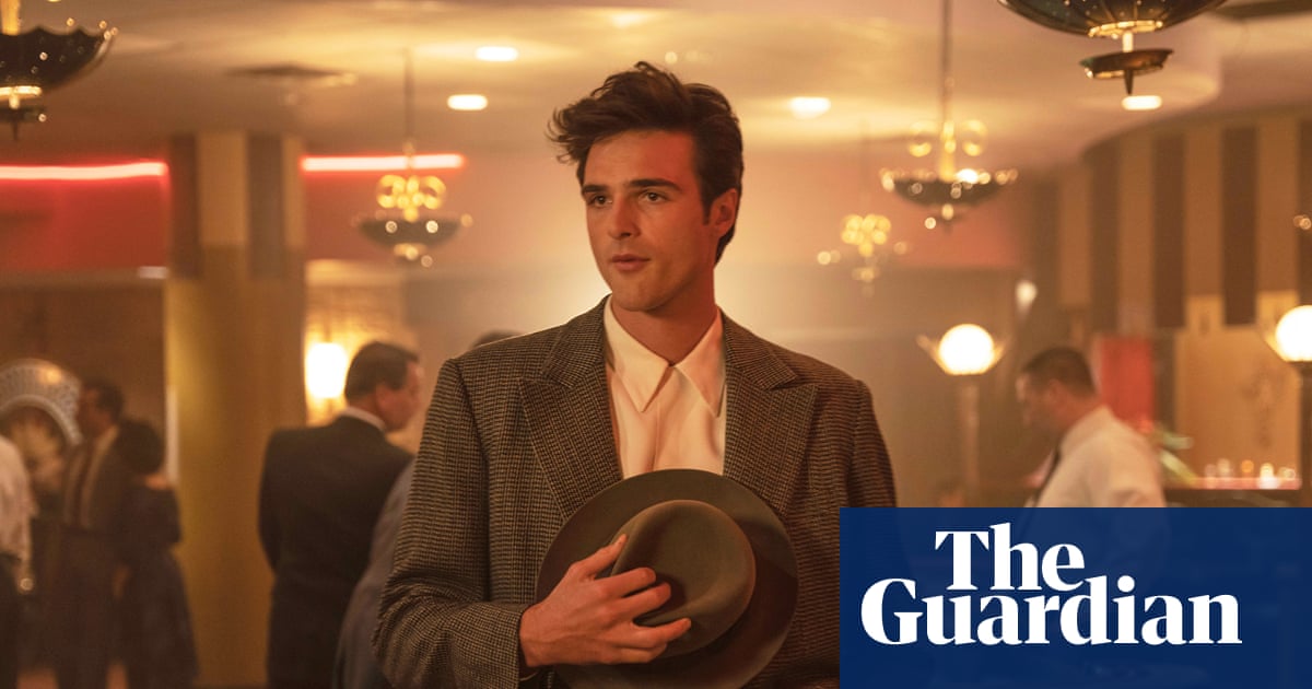 perform_pod's tweet card. Kharmel Cochrane responded to criticism of both actors’ ages and of Elordi’s ethnicity being unfaithful to Emily Brontë’s novel, saying ‘wait until you see the set design’