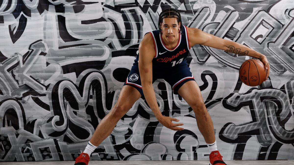 BA_Turner's tweet card. The Clippers' first-round draft pick is displaying a variety of skills in Las Vegas, from defense to rebounding, passing and ballhandling on the break.
