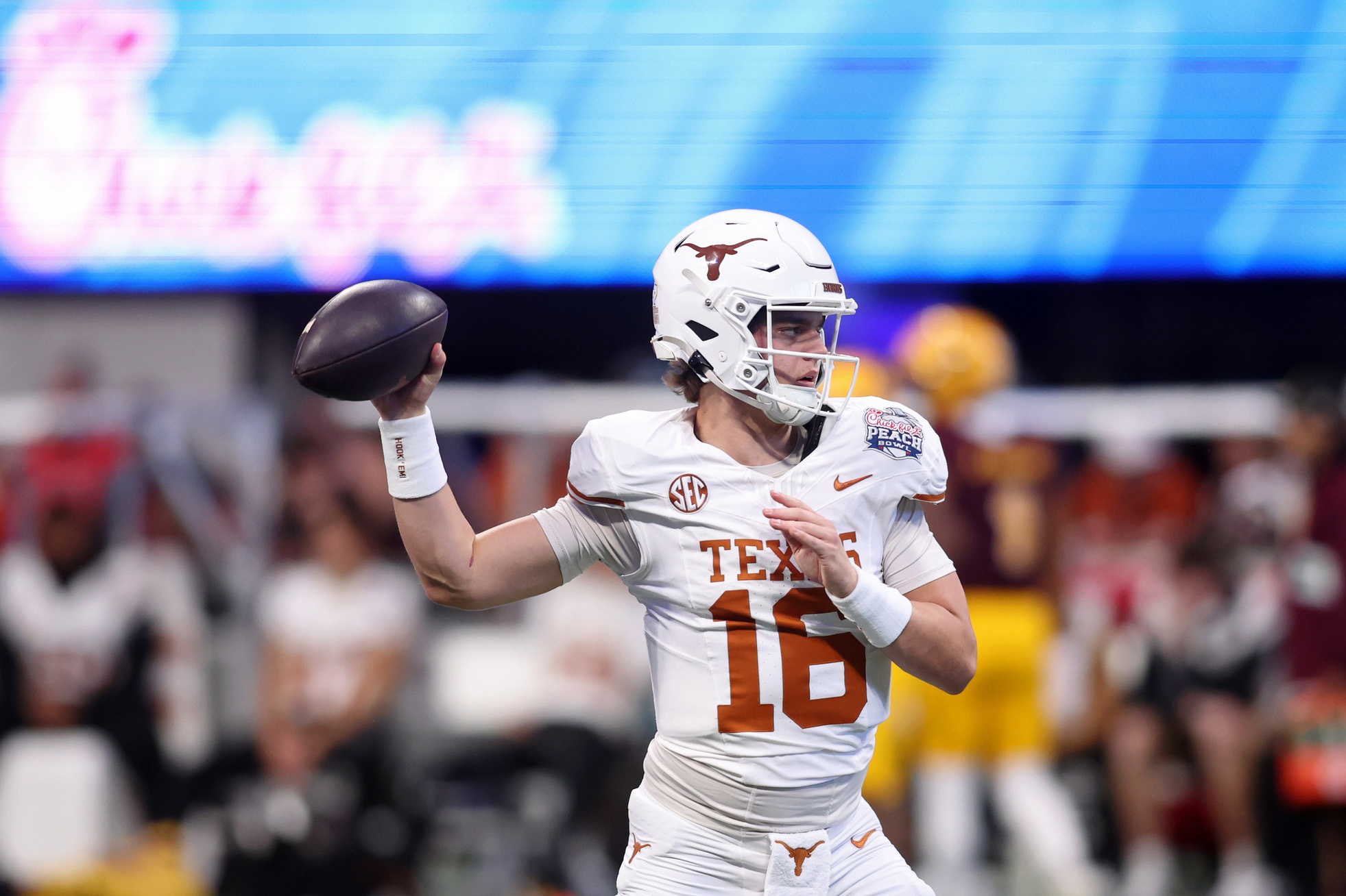 julianedlow's tweet card. Julian Edlow breaks down a college football win total angle on the Texas Longhorns.