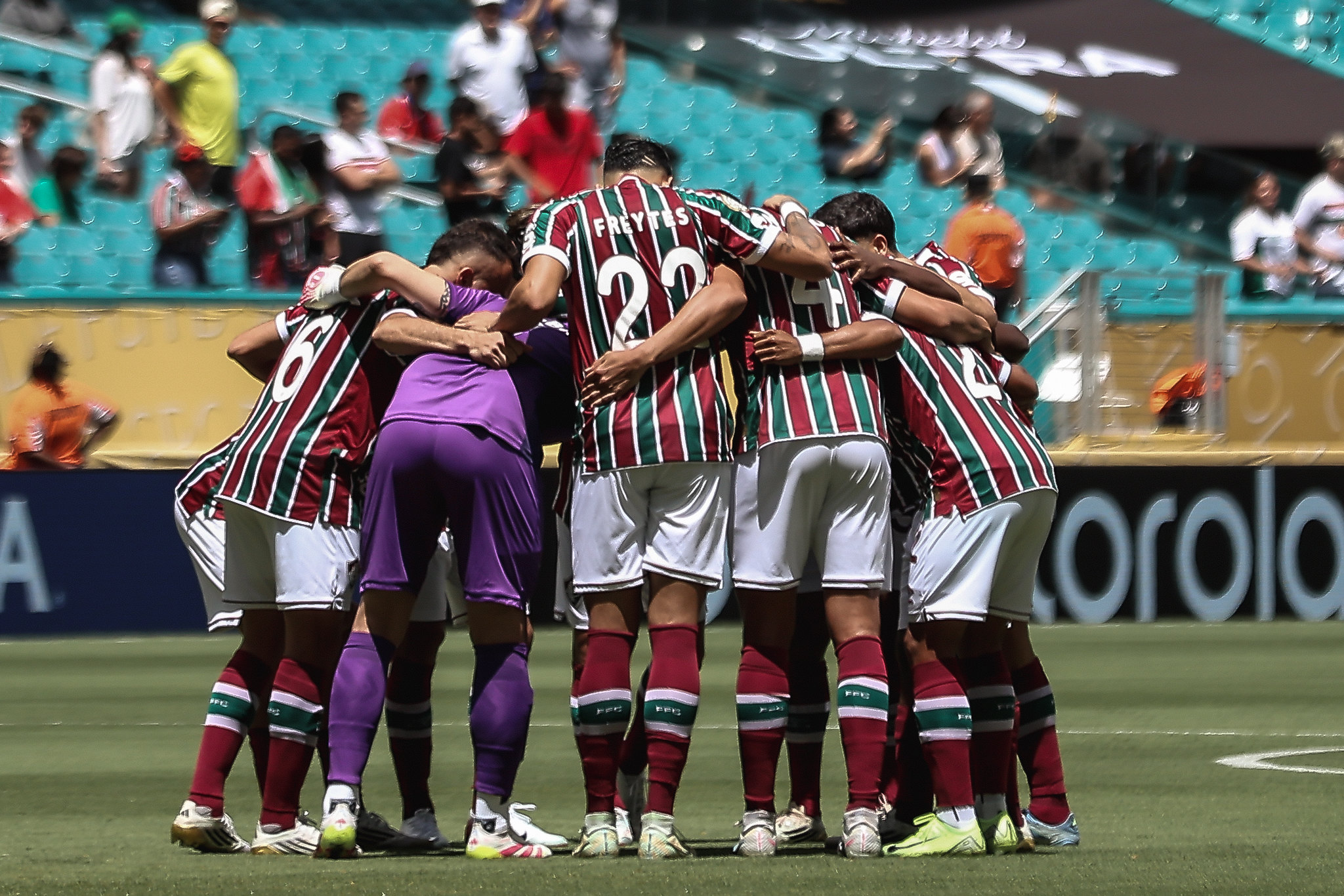 NETFLU's tweet card. Com quase todo mundo na delegação, o Fluminense não irá retornar ao Rio de Janeiro após a partida contra o São Paulo pelo Brasileirão