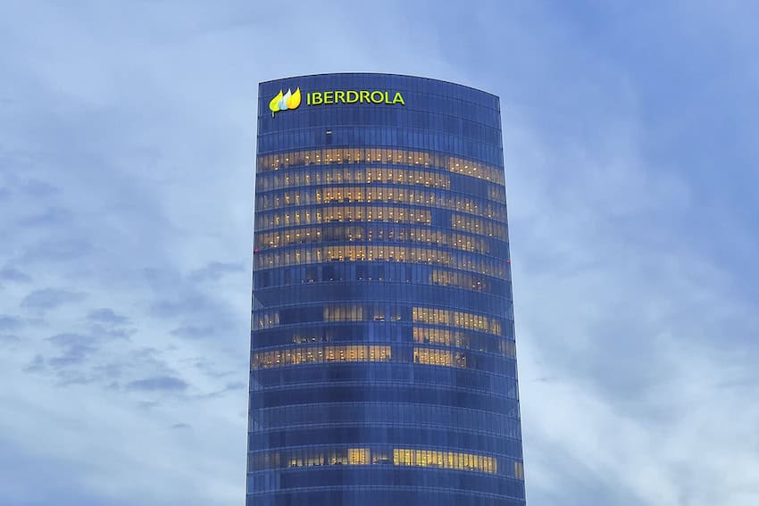 mexicond's tweet card. Iberdrola, looking to leave Mexico, has hired investment bank Barclays to sell all 15 of its renewable energy plants in Mexico.
