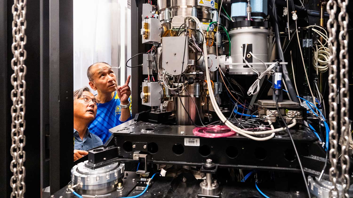 jin_mingliang's tweet card. Powerful electron microscopy and 3D imaging leads scientists to a new discovery showing how the TGF-Beta signaling protein is able to move much more freely than previously thought.