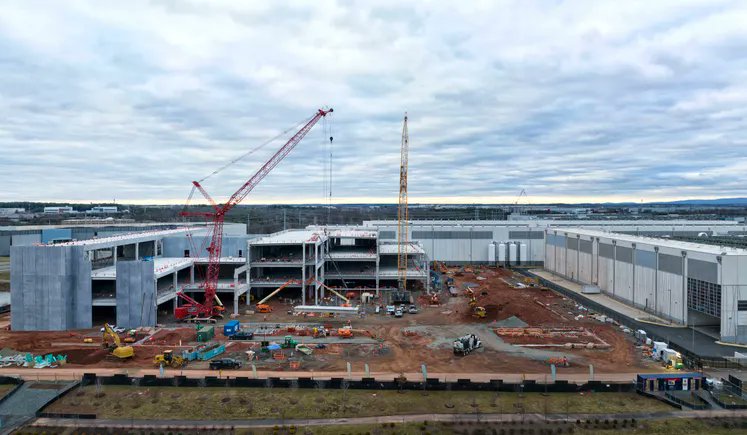 DC_PSC's tweet card. “Data centers could overwhelm the grids if they chose to,” Joseph Bowring, Market Analytics president, said. He called for requiring data centers to run their facilities on new power sources.