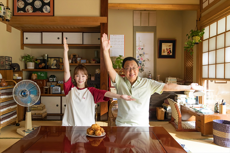 avex_portal's tweet card. 【川栄李奈】梅沢富美男が豪快なかぶりつきを披露！ 笑顔が溢れた川栄「食べ盛りの子供たちに食べさせたい」 梅沢、この夏豪快にやりたいこと「スイカ50個買って、スイカ割り」、 ローソン新TV...
