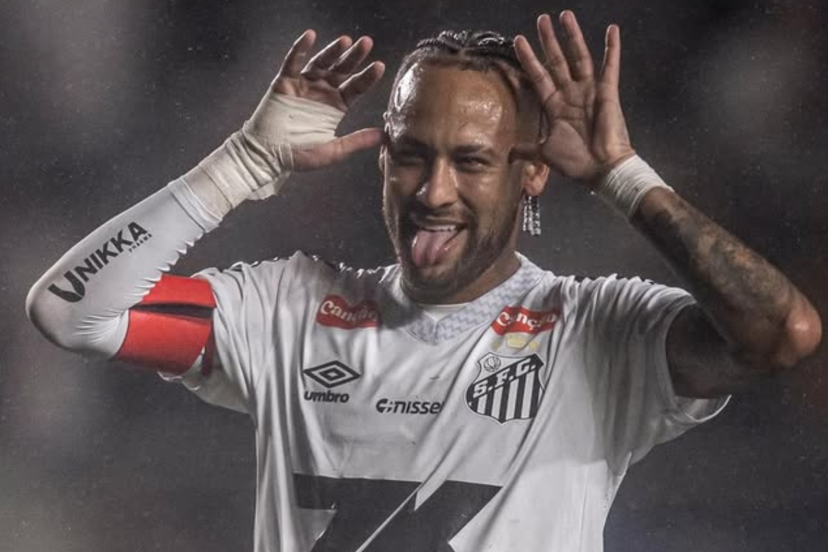 OliveiraFabia_'s tweet card. O jogador Neymar Jr. se manifestou nas redes sociais nesta quinta-feira (24/7) após a polêmica no último jogo do Santos.