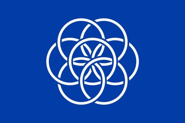 DanielElkama's tweet card. Mistä kapitalismi sai alkunsa? Usein esitetään, että Watt keksi höyrykoneen 1769 ja syntyi ensimmäiset tehtaat, joihin tarvittiin työvoimaa ja pääomia. Höyrykone kehitettiin kuitenkin jo 1600-luvul…