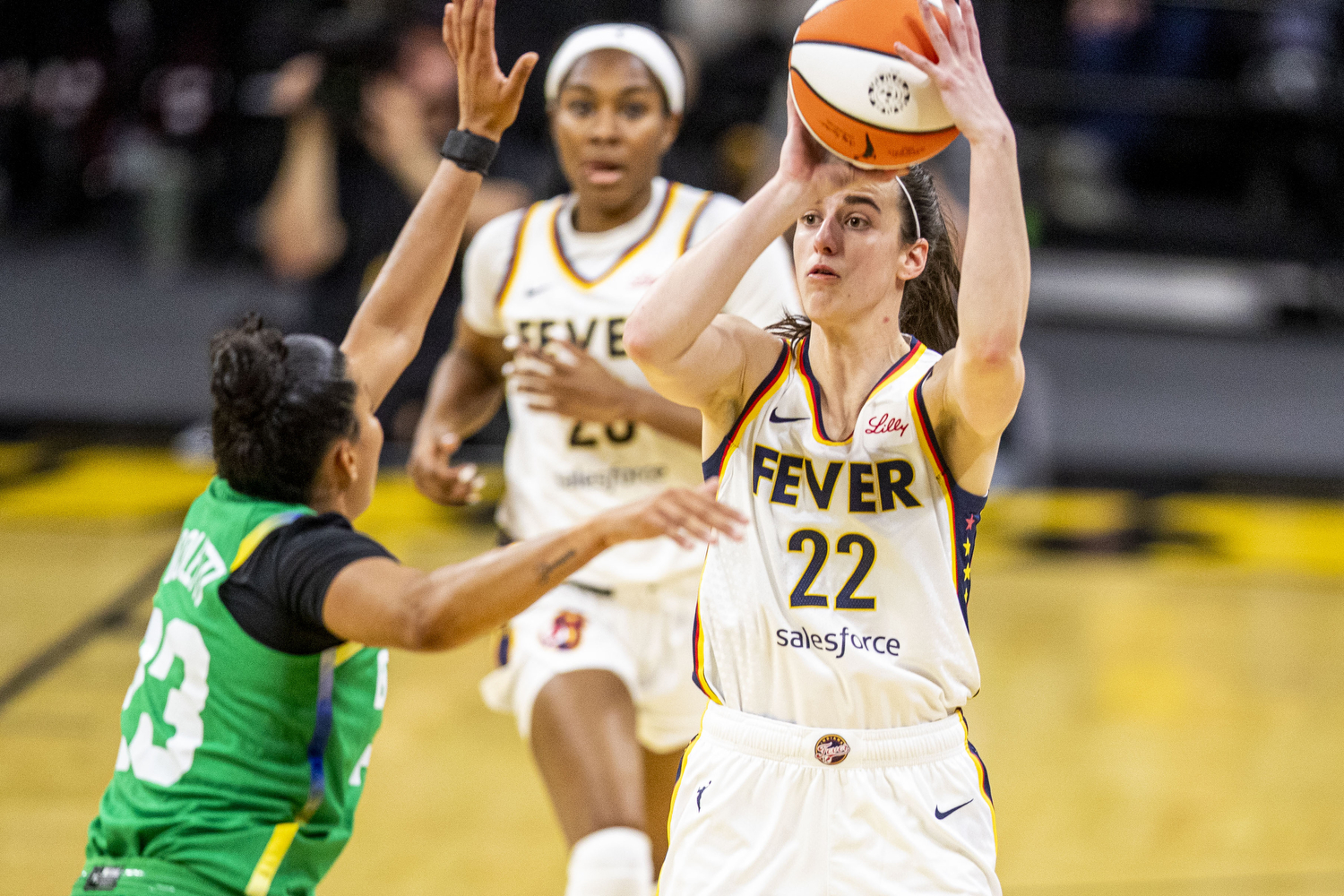 TheDailyIowan's tweet card. Excited fans filled the Feller Club Room at Carver-Hawkeye Arena in anticipation of sports journalist Christine Brennan’s conversation about her new book “On Her Game: Caitlin Clark and the Revolut...
