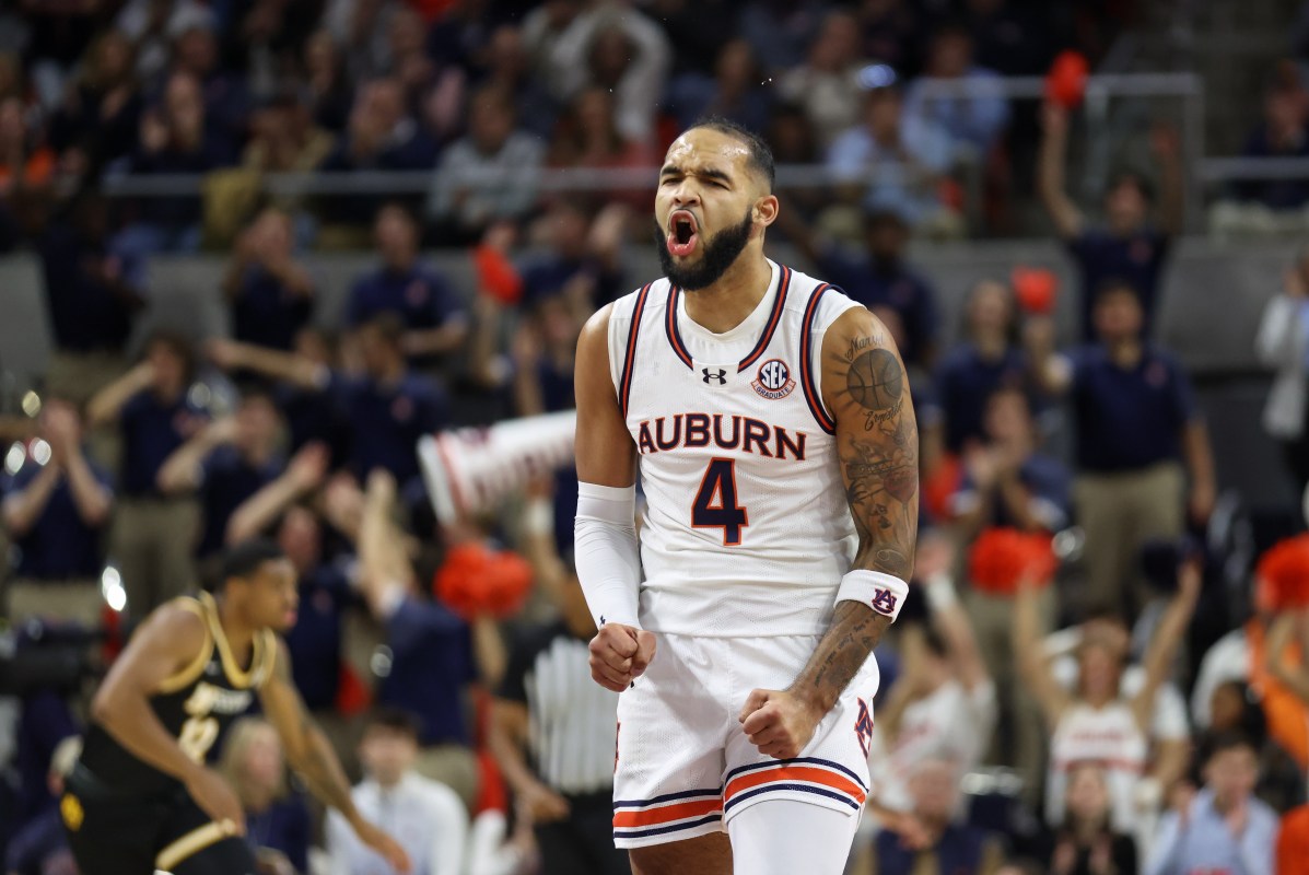 alex_squadron's tweet card. Auburn senior forward Johni Broome began his career at Morehead State, now he's the frontrunner for national player of the year.