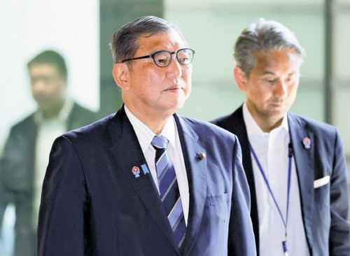 CurryMino's tweet card. 石破首相（自民党総裁）が先の参院選で惨敗した責任を取っていないとして、自民党内で「石破降ろし」の動きが広がっている