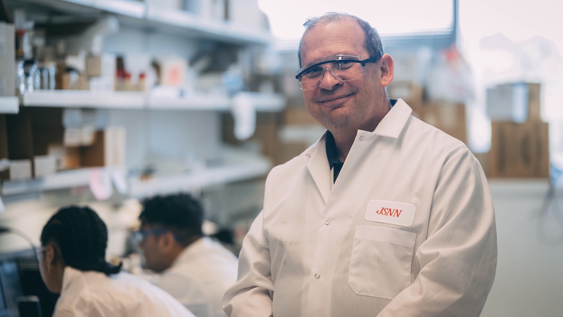 UNCG's tweet card. Associate Dean Daniel Rabinovich embraces creativity in science outreach and student programs at UNCG's JSNN.