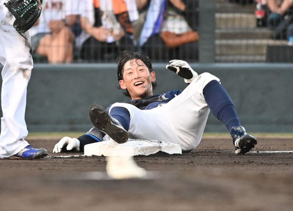nishispo_lions's tweet card. 西武は25日、育成の佐藤太陽内野手（23）と支配下契約を締結した、と発表した。背番号は38。 　静岡県出身の佐藤太は浜松商高、神奈川大を経て、2024年の育成ドラフト2位で西武に入団。今季はイー...