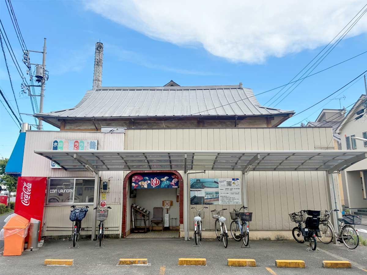 alterbau's tweet card. 西調布にある老舗銭湯「鶴の湯」（調布市下石原1、TEL 042-482-3017）が7月29日、73年の歴史に幕を閉じる。