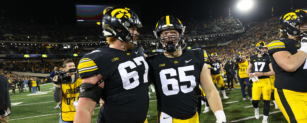 HawkeyeFBNotes's tweet card. 8 Hawkeyes Earn Phil Steele Preseason Honors